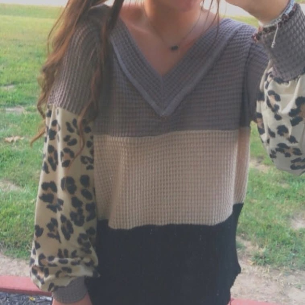 NWOT BiBi mixed material color block sweater with leopard print balloon sleeves